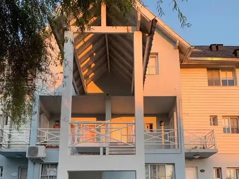 De La Reconquista 2400