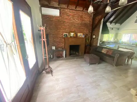 Casa en Alquiler en Barrio Parque Leloir, USD 2.200