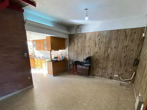 Casa 6 ambientes con 2 baños
