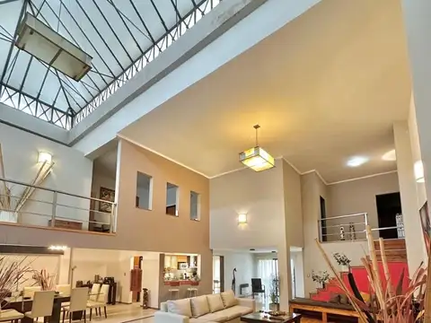 VENTA IMPACTANTE CASA DE PASILLO EN BARRIO MARTIN