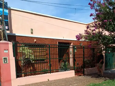CASA 4 AMBIENTES EN 1 PLANTA sobre lote 10 x 22 S/9 DE JULIO AL 4300 - MUY BUEN ESTRADO GERNERAL