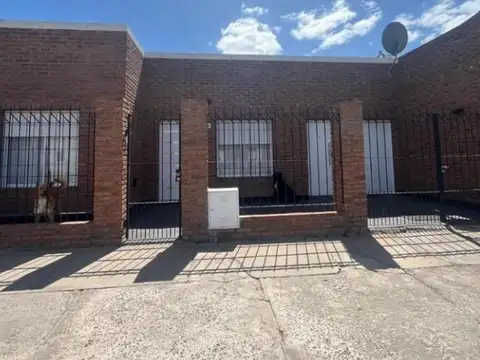 Casa en venta - 2 Dormitorios 1 Baño - Cochera - 333Mts2 - Chivilcoy