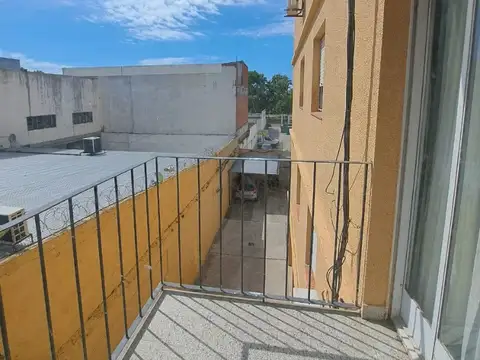 Hipólito irigoyen 800