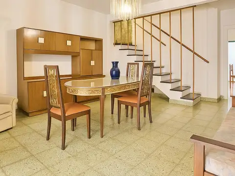 Venta Casa 5 Ambientes con Quincho - Parrilla - Depósito - Jardín - Cochera - Lote Propio