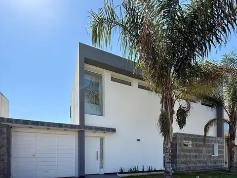 Venta Casa en Valle Escondido Los Aromas APTO CRED