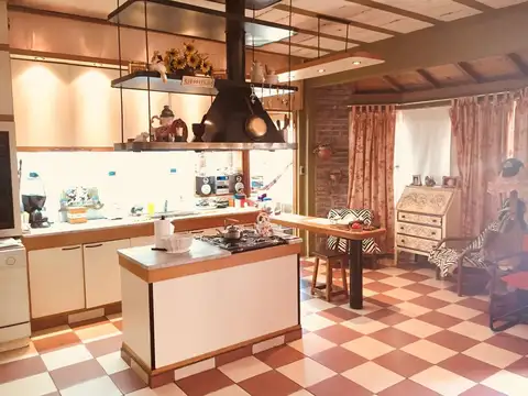 Casa 4 ambientes con 2 baños