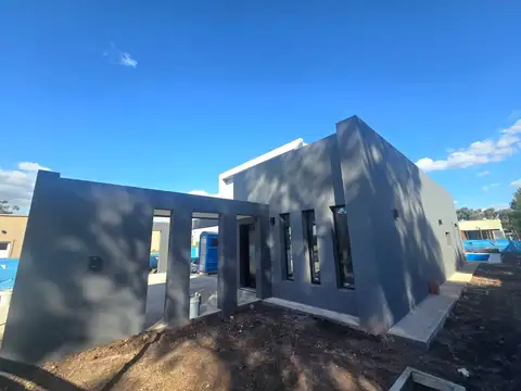 Casa en Venta en Pilar del Este - San Ramon, USD 195.000