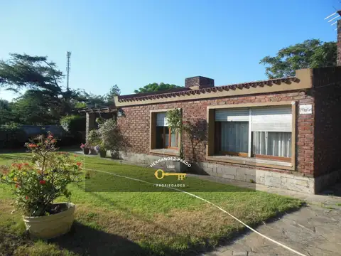 Hermosa casa construccion noble en excelente punto