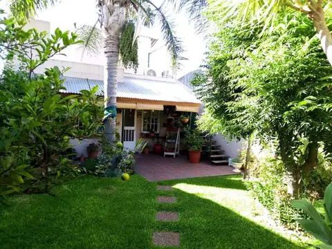 CASA 3 AMB. COCHERA. TERRAZA. FONDO   DEPTO. 2 AMB. Excelente estado en José León Suárez, San Martin, G.B.A. Zona Norte