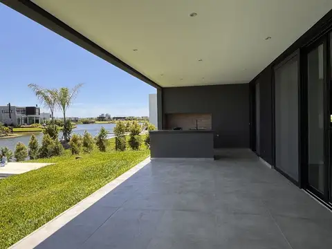 Casa en Venta a laguna en Carpinchos - 4 Suites