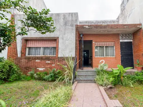 Casa 3 ambientes con 2 baños