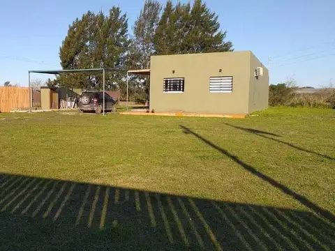 ¡VENDE! Casa en calle 609 esq. 153, Barrio Las Perdices