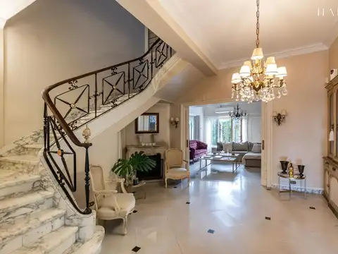 Casa 7 ambientes con 5 baños