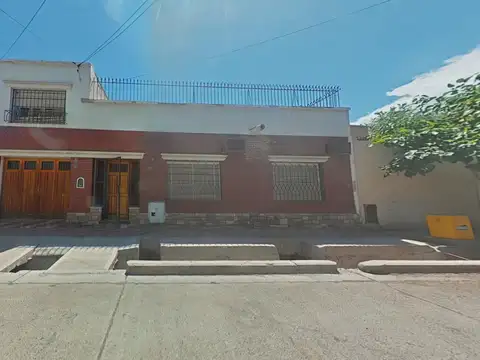 CASA DE DOS PLANTAS CON 5 DORMITORIOS A RECICLAR EN DORREGO, GUAYMALLÉN CON TOUR VIRTUAL