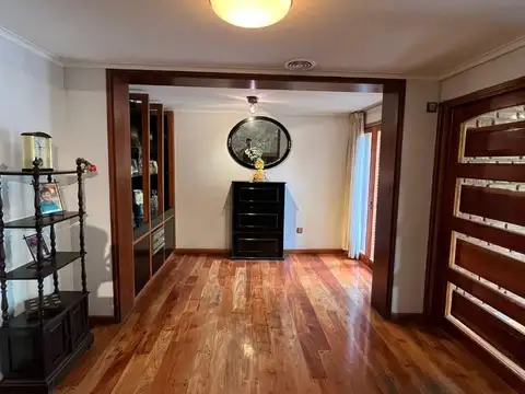 Casa en Venta con 4 cocheras