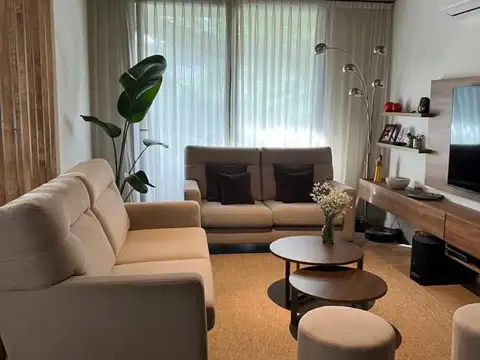 De la Huella 3400, Piso 2