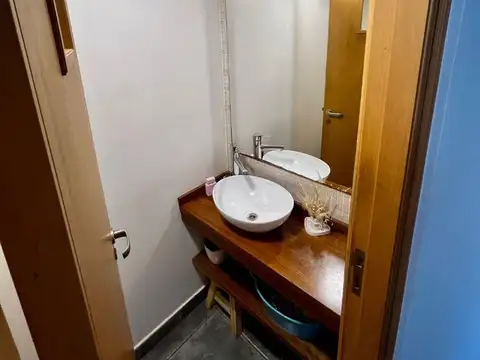 Casa 5 ambientes con 4 baños