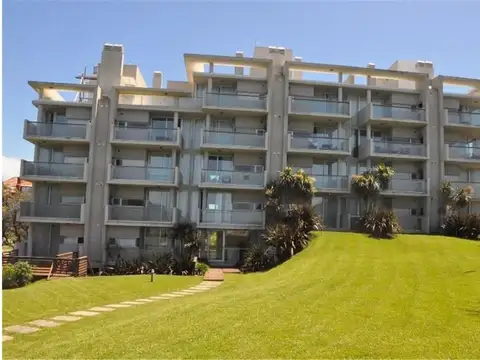 CARILO -"CLUB CARILO PLAYA"-Sobre el mar - 2 dormitorios, 2 baños, cochera