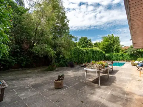 Casa 6 ambientes con 5 baños