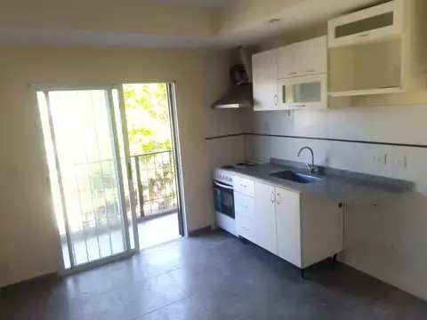 Departamento 2 ambientes con balcón al frente