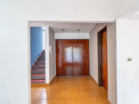 Casa 5 ambientes con 1 baño