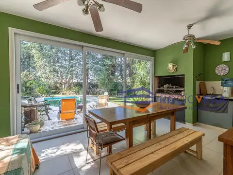 Casa 6 ambientes con 2 baños