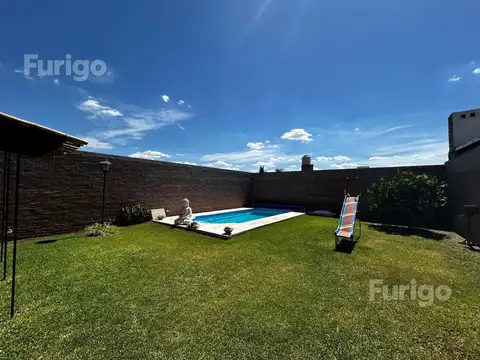 Casa en Venta con 2 cocheras