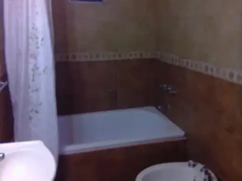 VENTA CASA 4 AMBIENTES LOTE GARAJE VIRREY DEL PINO