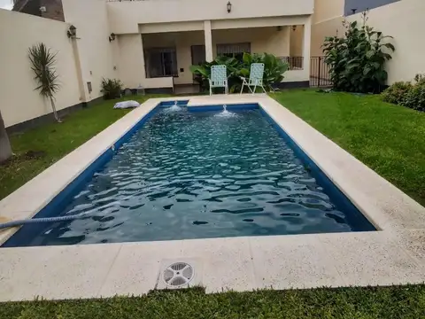 CASA VENTA 6 AMBIENTES PILETA JARDIN HAEDO MORON