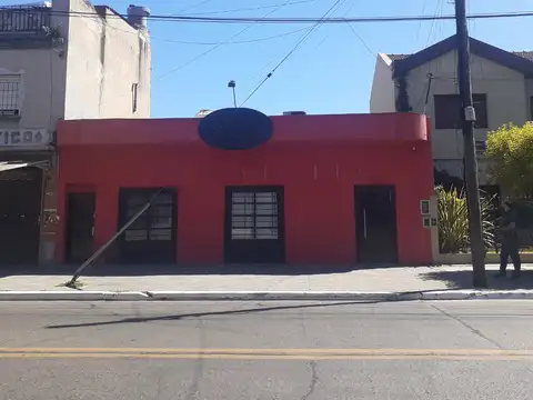 Amplio local comercial, ideal salon de fiestas, consultorios, pelotero, supermercado, etc