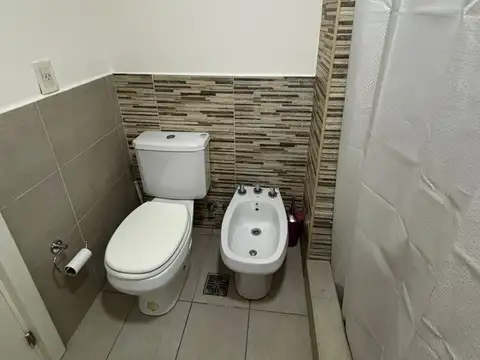 2 AMB. CATEGORÍA ED. VILLAGE CON COCHERA