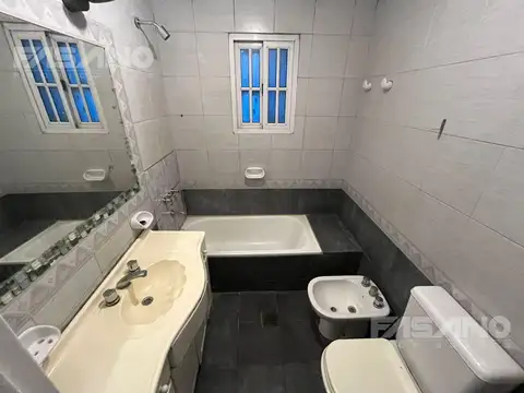 CASA 3 AMB. 291m2, JARDIN, GARAJE CUBIERTO   - VILLA BALLESTER