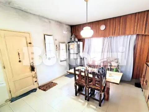 VENTA EN BLOCK Casa 3 ambientes más departamento en planta alta