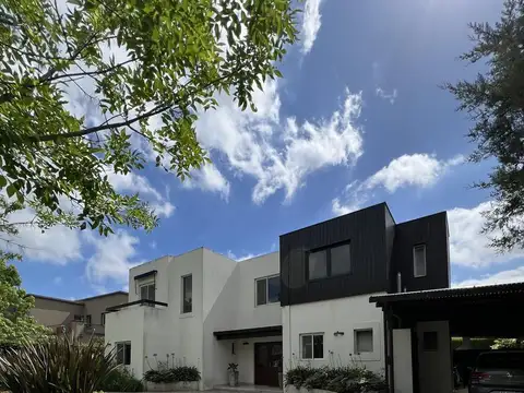 Venta casa 5 ambientes Barrio Nautico San Isidro Labrador, Villanueva