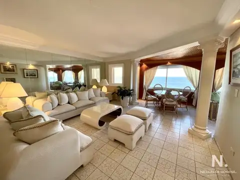 En venta departamento en Peninsula Punta del Este de 3 dormitorios.