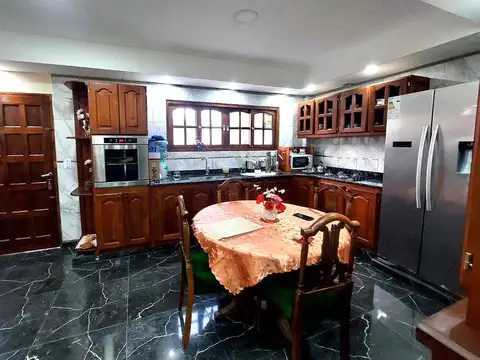 Hermosa casa sobre Av. Montecarlo APTO CREDITO/ACEPTA PERMUTA/FINANCIACION