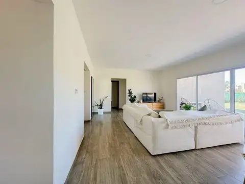 Casa 4 ambientes con 3 baños