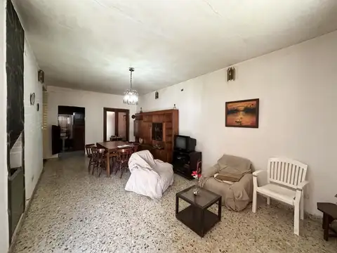 Casa 5 ambientes con 2 baños