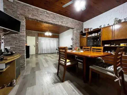 VENTA CASA 3 AMBIENTES PATIO Y DEPENDENCIA WILDE