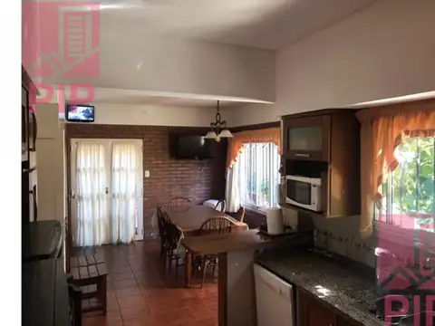 Casa 6 ambientes con 3 baños