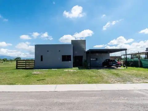 La Verbena. Zona Aeropuerto. Calle 37. Lote 100