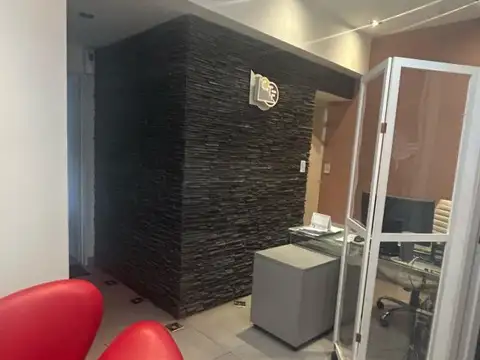 Oficina en Alquiler en Lomas Del Mirador, $ 550.000