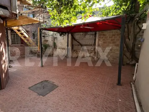 Casa en Alquiler con 2 cocheras