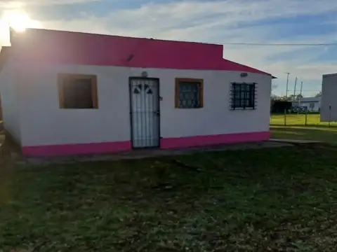 Casa de 2 habitaciones en lote de 1000 m2. Pueblo Doyle, San Pedro. Oportunidad!