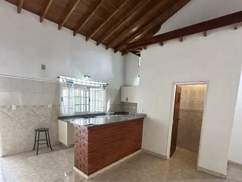 CASA 3 AMB. CON GARAJE Y PARQUE 80M2 APROX. BARRIO UNO EZEIZA HERMOSA UBICACION