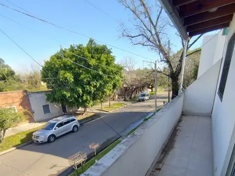 Depto Tipo Casa en Venta con 1 cocheras