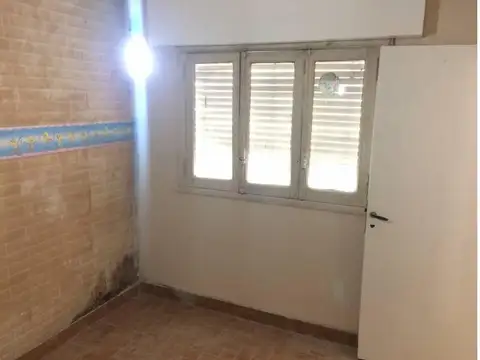 Casa de 4 ambientes y medio, en muy buena ubic