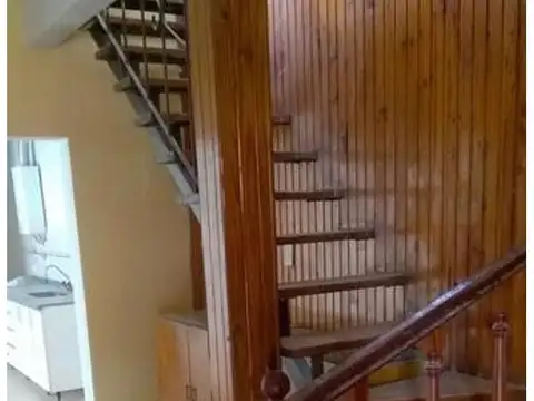 Casa 5 ambientes con 2 baños