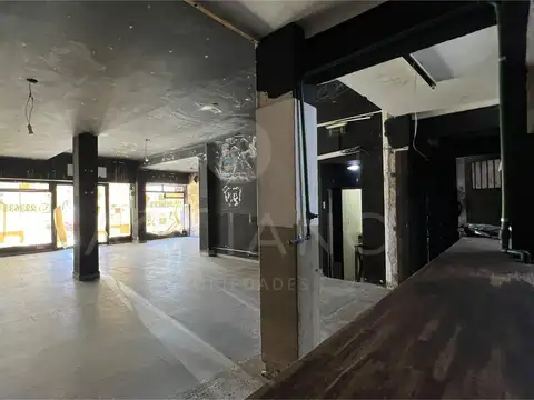 Alquiler 24 meses Local sobre avenida