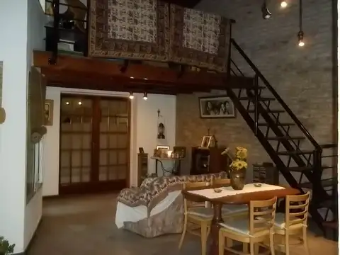 VENDIDA   HERMOSO CHALET 5 AMBIENTES / GRAN PARQUE / COCHERA PARA 3 AUTOS / LOTE 10 X 33